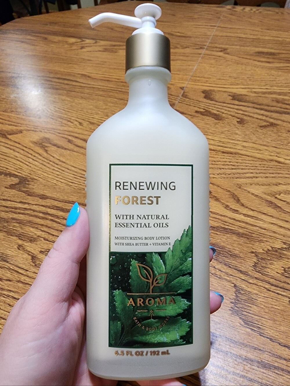 New!  Bath & Body Works Renewing Forest Moisturizing Body Lotion